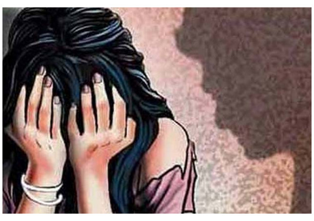 चलती ट्रेन में सेना के जवानों ने की नाबालिग से गैंगरेप