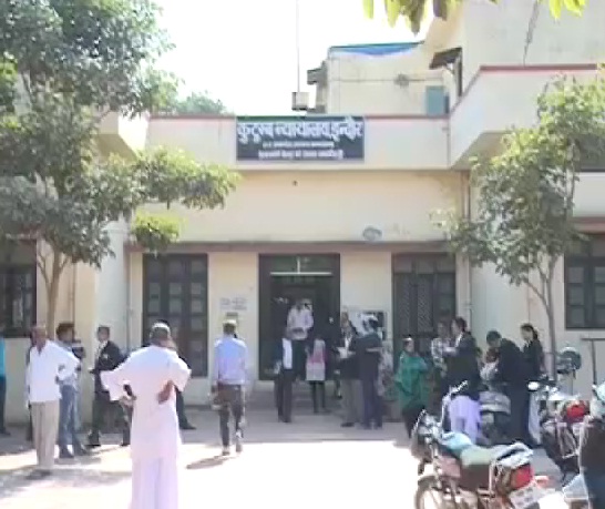 इंदौर: फैमिली कोर्ट में पारिवारिक विवाद के चलते हो रही तोड़फोड़