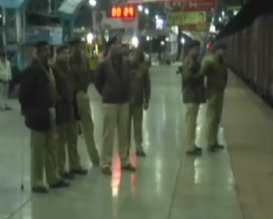 रतलाम: राजधानी एक्सप्रेस को रोककर ली गई तलाशी