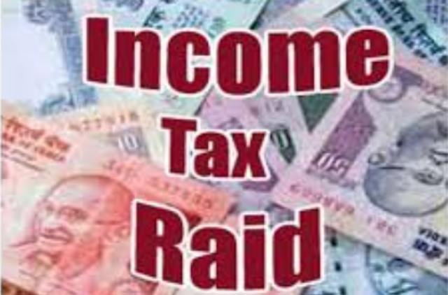 तीन राज्यों में शराब कारोबारियों के 55 ठिकानों पर छापा