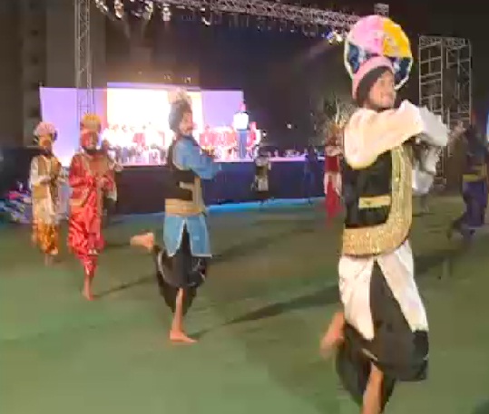 रायपुर: सीएम रमन ने युवा उत्सव की तैयारियों का जायजा लिया
