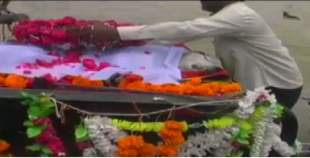 जेल में बंद ड्रग माफिया को खाना देने से पहले कुत्तों को खिलाया जाता है