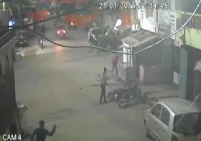 हुड़दंग मचाते सीसीटीवी कैमरे में कैद हुए असामाजिक तत्व