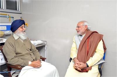 पीएम मोदी ने अस्पताल में भर्ती प्रकाश सिंह बादल का हाल-चाल जाना