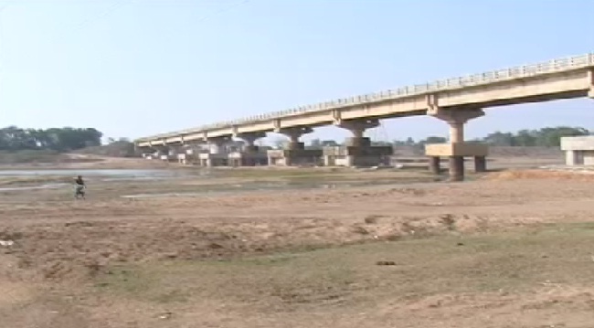 तुर्काडीह ब्रिज पर शुरू नहीं हो पाई आवाजाही