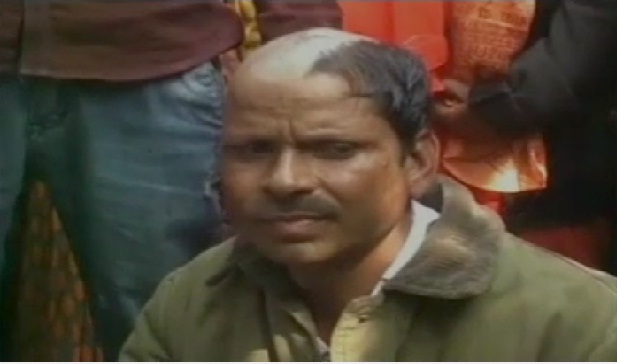 धर्मांतरण कराने का आरोप, युवक का सिर मुड़ाकर शहर में घुमाया