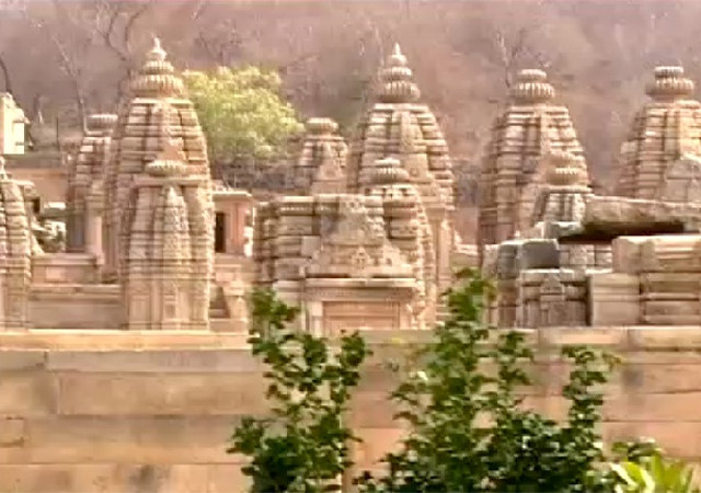 बटेश्वर में पत्थर माफिया का तांडव, प्राचीन शिव मंदिरों के अस्तित्व पर संकट