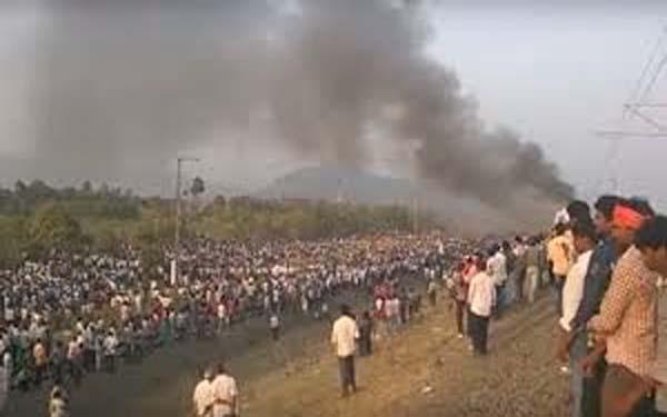आंध्रप्रदेश में कापू समुदाय का आंदोलन हुआ हिंसक, ट्रेन की बोगियों में लगाई आग