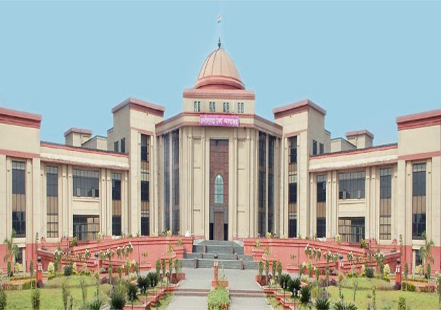 सीएसआईडीसी के भेदभाव के खिलाफ बस संचालकों ने लगाई हाईकोर्ट में याचिका