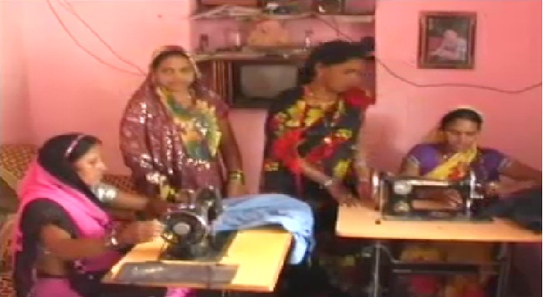 जय अंबे गौरी महिला स्वसहायता समूह ने गांव को दी अलग पहचान