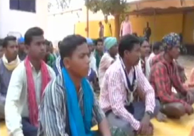 बस्तर में 34 नक्सलियों ने किया सरेंडर, दंतेवाड़ा से दो नक्सली गिरफ्तार