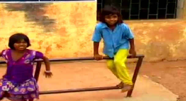 शासन की योजना से अब चल फिर सकती है मेनिका…