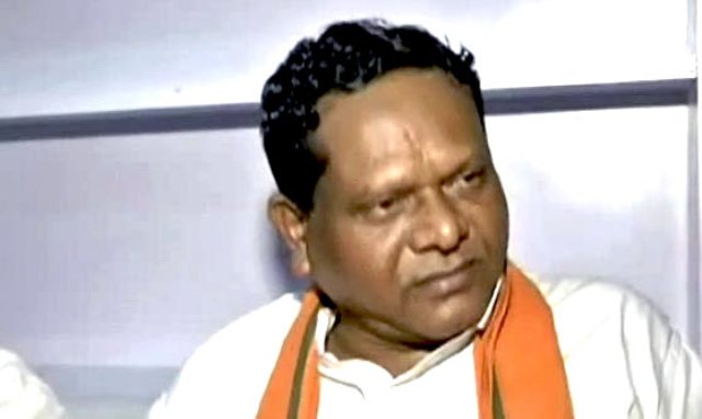 सड़क हादसे में गृहमंत्री रामसेवक पैकरा घायल