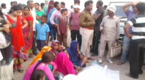 सड़क हादसे में महिला की मौत दो घायल