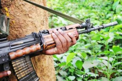 गढ़चिरौली: 46 लाख के इनामी 9 नक्सलियों ने हथियार डाले