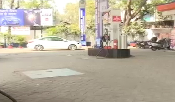 पेट्रोल 32 पैसे सस्ता और डीजल 28 पैसे महंगा
