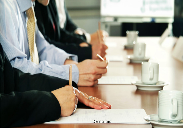 निगरानी समिति की बैठक में अफसरों पर बिफरे सांसद