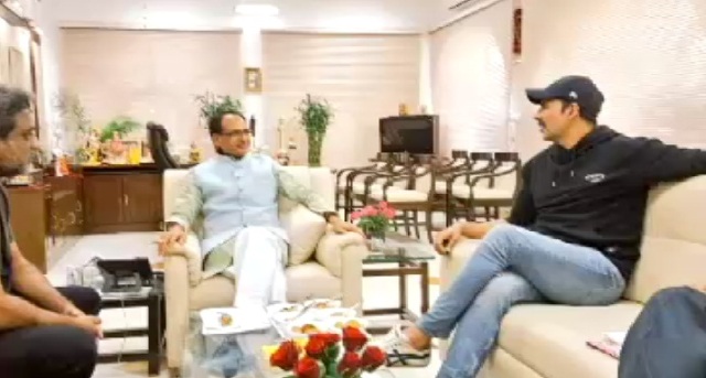 विश्वविद्यालयों में तिंरगा फहराने के समर्थन में अक्षय कुमार