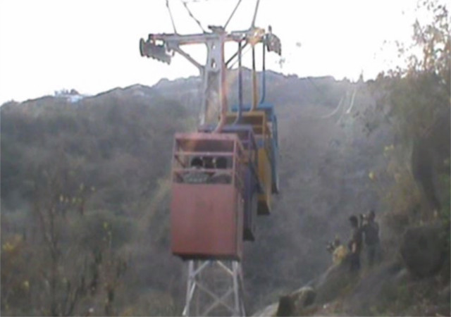 डोंगरगढ़ में रोपवे की एक ट्रॉली टूटी, महिला की मौत