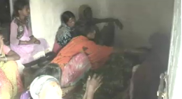 ट्रेन की चपेट में आकर मजदूरों की मौत का मामला, गांव में पसरा मातम