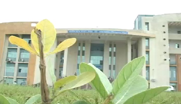 IIM रायपुर के स्टूडेंट को 30 लाख का सालाना पैकेज