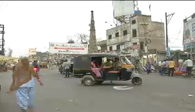 चौक चौराहों पर ऑटो वालों दंबगई