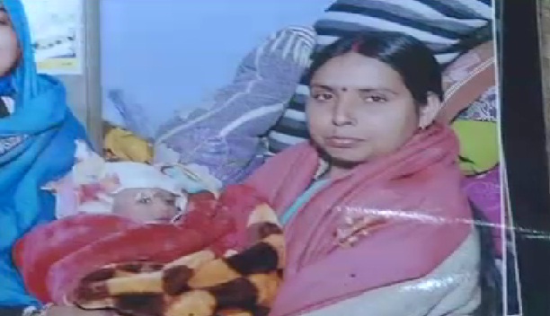 बदमाशों ने की महिला और मासूम बच्चे की हत्या