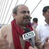 केजरीवाल ने किया सिग्नेचर ब्रिज का उद्घाटन, आप कार्यकर्ता और सांसद मनोज तिवारी भिड़े