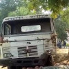 तेज रफ्तार ट्रेलर की चपेट में आई बोलेरो और बाइक, 2 युवकों की मौत, चालक गिरफ्तार