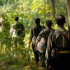 सीआरपीएफ के सामने पांच माओवादियों ने डाले हथियार, एक लाख का इनामी नक्सली गिरफ्तार