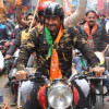 मनोज तिवारी को सेना की वर्दी पहनने पर विपक्ष ने घेरा, तिवारी ने दी सफाई