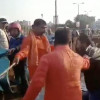 लखनऊ में भगवा का आतंक, कश्मीरी वेंडर पर लाठी डंडे से वार, आरोपी गिरफ्तार