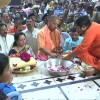 हेमा मालिनी ने नामांकन दाखिल करने से पहले मुख्यमंत्री आदित्यनाथ के साथ  मंदिर में की पूजा-अर्चना