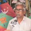 पतंग बेचकर यह विक्रेता समझ लेता है मतदाताओं का रुझान