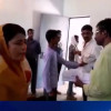सांसद रीति पाठक पर फूटा लोगों का गुस्सा, मतदान केंद्र से अभद्रता कर बाहर निकाला.. देखें वीडियो