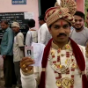 बारात जाने के पहले दूल्हे ने किया मतदान, कहा- सारे काम छोड़ दो सबसे पहले वोट दो