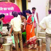 पानी भरने को लेकर हुआ जमकर विवाद, क्षेत्रीय महिलाओं ने स्थानीय पार्षद और सहयोगियों पर लगाया गुंडागर्दी का आरोप, देखिए वीडियो