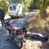 पुलिस की गाड़ी ने बाइक सवार युवकों को मारी टक्कर, एक युवक की मौत, दो घायल