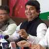 गंगाजल हाथ में लेकर शपथ लेने वाले भूले शराबबंदी की कसम, विपक्ष ने किया वार तो नगर निगम ने शराबियों को बांटे मास्क