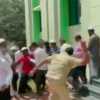 लॉकडाउन का उल्लंघन करने पर कार्रवाई, नमाज के बाद मस्जिद से बाहर निकल रहे लोगों को पुलिस ने पीटा