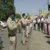 कोरोना वायरस, पुलिस, डॉक्टर्स और अन्य स्टाफ ने ताली बजाकर एक-दूसरे के काम को सराहा.. देखिए
