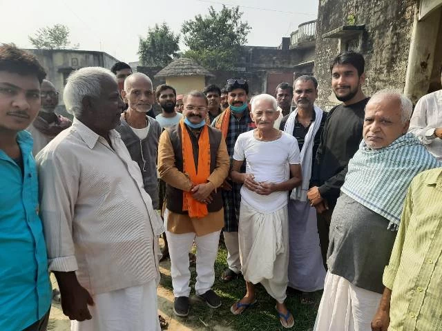 बीजेपी सांसद संतोष पाण्डेय ने बिहार में किया चुनावी संपर्क, भाजपा के पक्ष में वोट करने लोगों से की अपील.. देखिए तस्वीरें