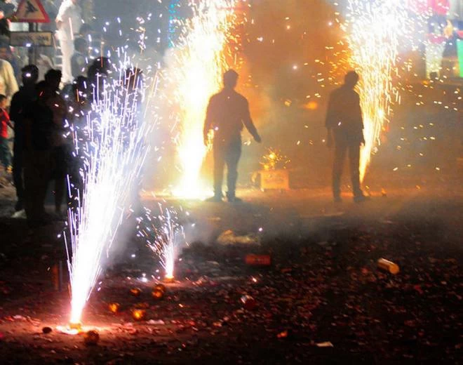 दीपावली में सिर्फ दो घंटे ही फोड़ सकेंगे पटाखे, राज्य शासन ने जारी किया आगामी त्यौहारों में पटाखे फोड़ने का समय