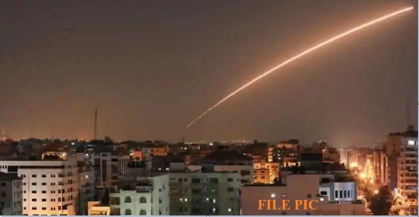 आतंकवादियों ने इजराइल पर  दागा रॉकेट, सेना कर रही जवाबी कार्रवाई की तैयारी !