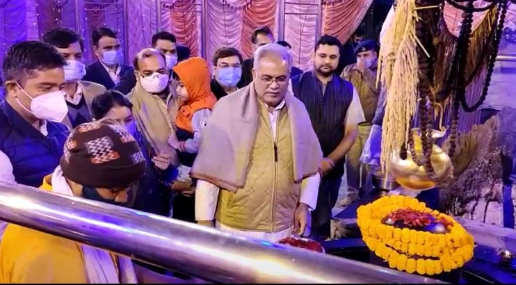 CM भूपेश बघेल ने बाबा धाम में की पूजा-अर्चना,  प्रदेश में सुख, शांति और समृद्धि की कामना