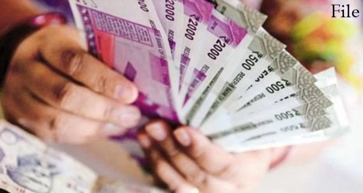 7th Pay Commission: सरकारी कर्मचारियों की सैलरी में होगा 21 हजार रुपए तक का इजाफा! नए साल पर मोदी सरकार दे सकती है बड़ी सौगात