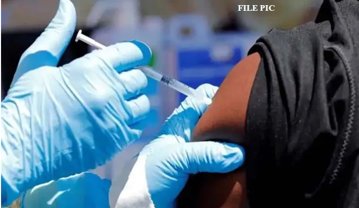 दिल्ली में हर निर्धारित दिन पर 8,000 से अधिक स्वास्थ्यकर्मियों को लगाया जाएगा वैक्सीन: केजरीवाल