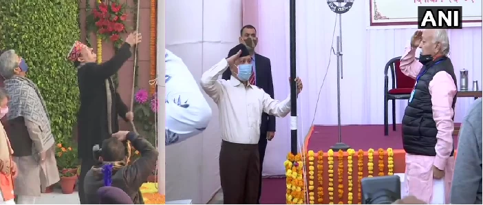 BJP अध्यक्ष जेपी नड्डा ने दिल्ली भाजपा कार्यालय में फहराया झंडा, अहमदाबाद में RSS प्रमुख मोहन भागवत ने किया ध्वजारोहण