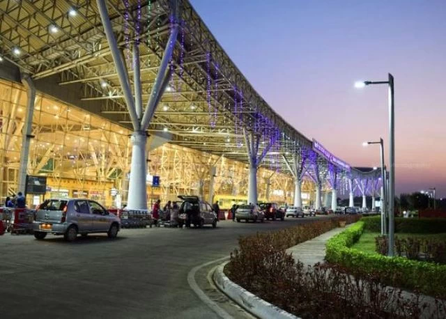 क्वालिटी सर्वे में रायपुर एयरपोर्ट ने मारी बाजी, कोलकाता, भुवनेश्वर, रांची, जैसे बड़े एयरपोर्ट को पछाड़कर हासिल किया पहला स्थान