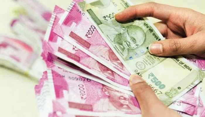 EPFO से गुड न्यूज! नौकरी करने वालों को सरकार ने दिया बड़ा तोहफा, मिलेगा सात लाख रुपये का इंश्योरेंस कवर